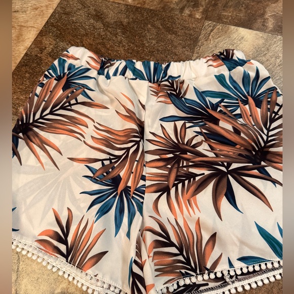 Free size fit medium- large no specific brand - Picture 2 of 4